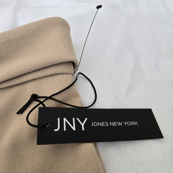 Jones New York Women's Size 1 X beige dress pants. NWT - Picture 4 of 10